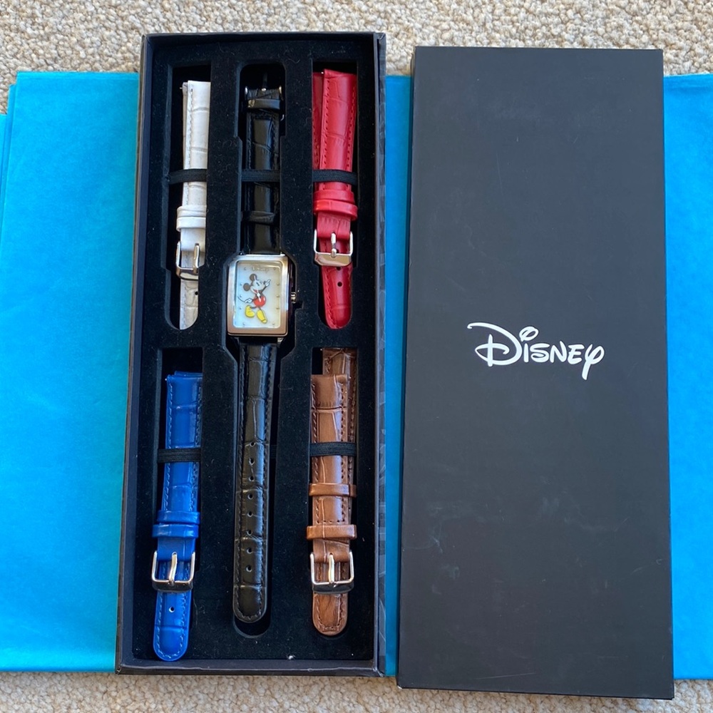NEW Mickey Mouse Watch with 5 Different Color Watchbands. - Picture 2 of 7